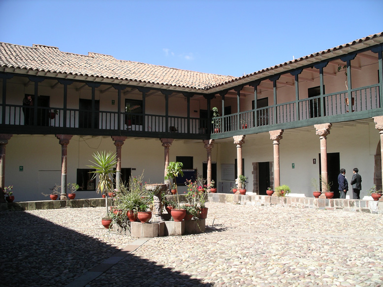 Claustro de la oficina de turismo